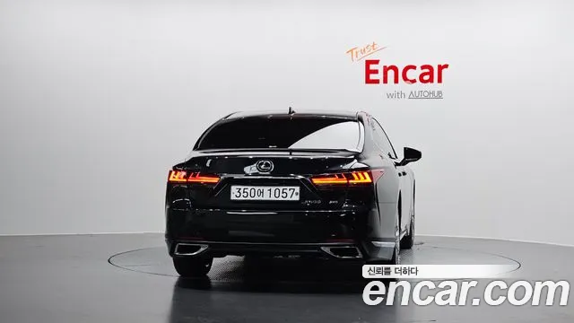 Lexus LS — Фото автомобиля 3