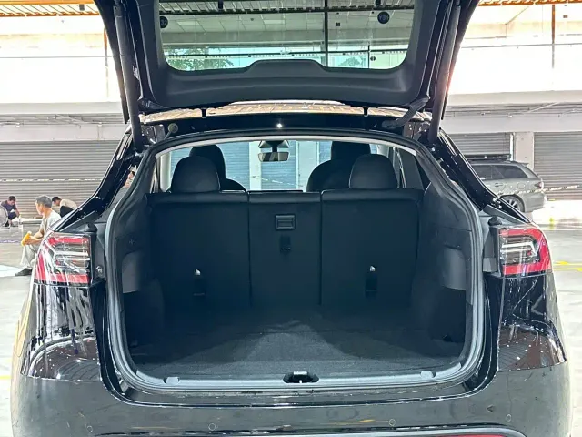 Tesla Model Y — Фото автомобиля 8