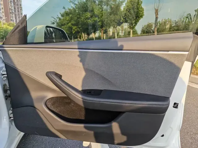 Tesla Model 3 — Фото автомобиля 27