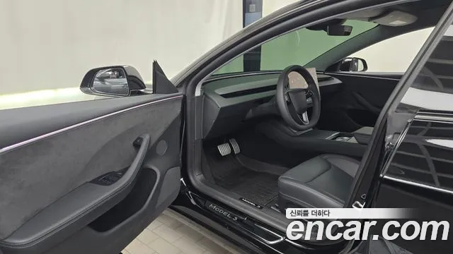 Tesla Model 3 — Фото автомобиля 27