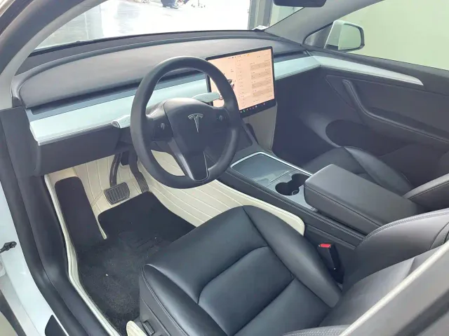 Tesla Model Y — Фото автомобиля 6