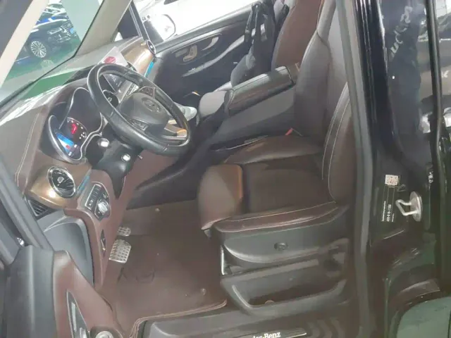 Mercedes-Benz V-Class — Фото автомобиля 14