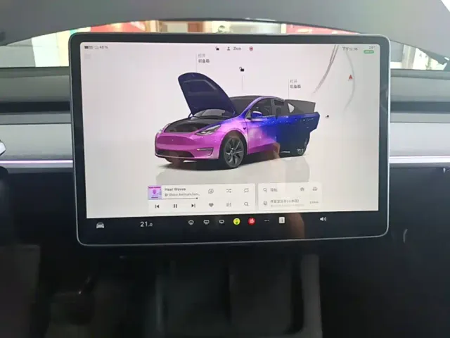 Tesla Model Y — Фото автомобиля 12