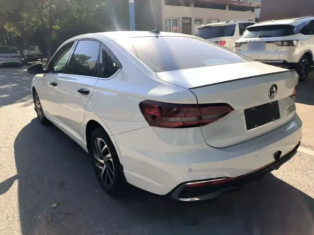 Volkswagen Lavida — Фото автомобиля 4