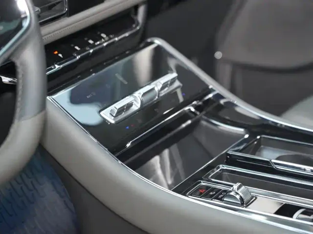 Lincoln Aviator — Фото автомобиля 16