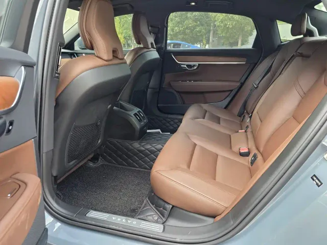 Volvo S90 — Фото автомобиля 9