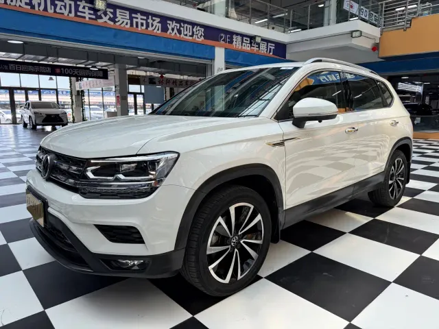 Фотография автомобиля — Volkswagen Tharu
