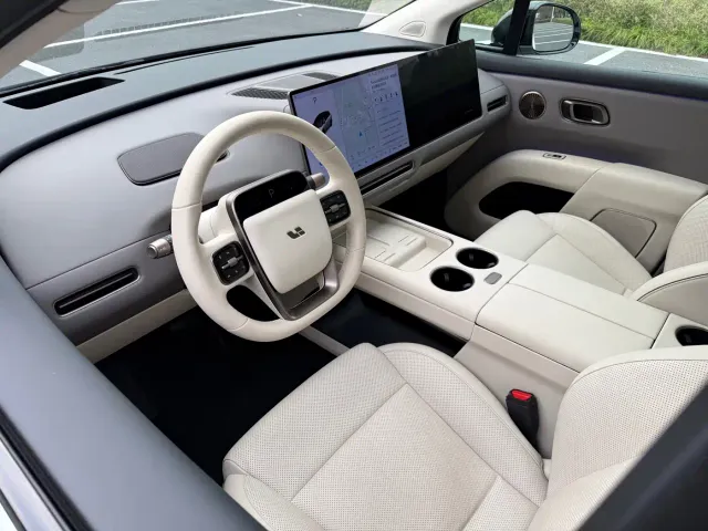 Li Auto i8 — Фото автомобиля 10
