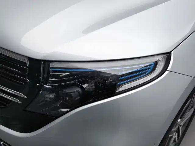 Mercedes-Benz EQC — Фото автомобиля 7