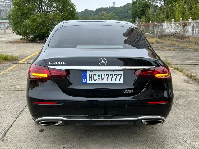 Mercedes-Benz E-Class — Фото автомобиля 13