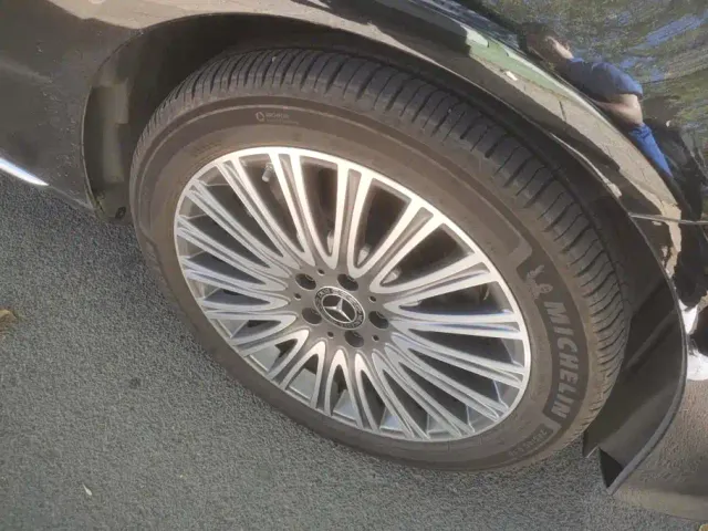 Mercedes-Benz E-Class — Фото автомобиля 6