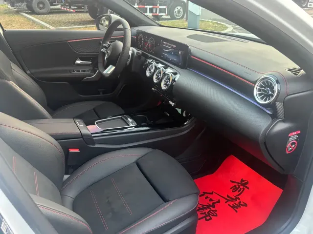 Mercedes-Benz A-Class — Фото автомобиля 11
