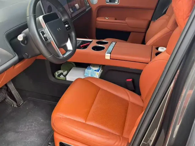 Li Auto L8 — Фото автомобиля 5