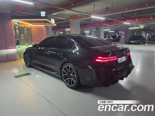 BMW M5 G90 — Фото автомобиля 5