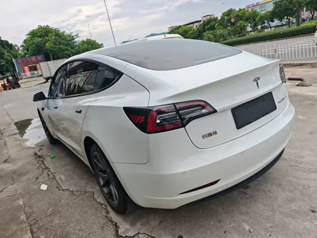 Tesla Model 3 — Фото автомобиля 8
