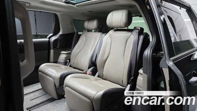 Kia Carnival Generation 4 — Фото автомобиля 18
