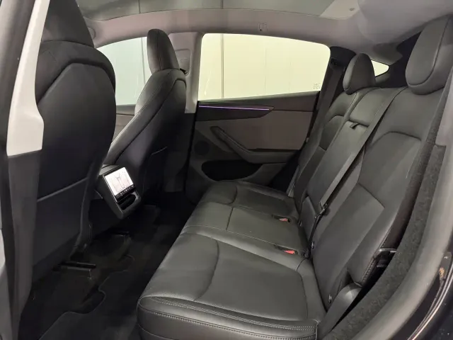 Tesla Model Y — Фото автомобиля 6