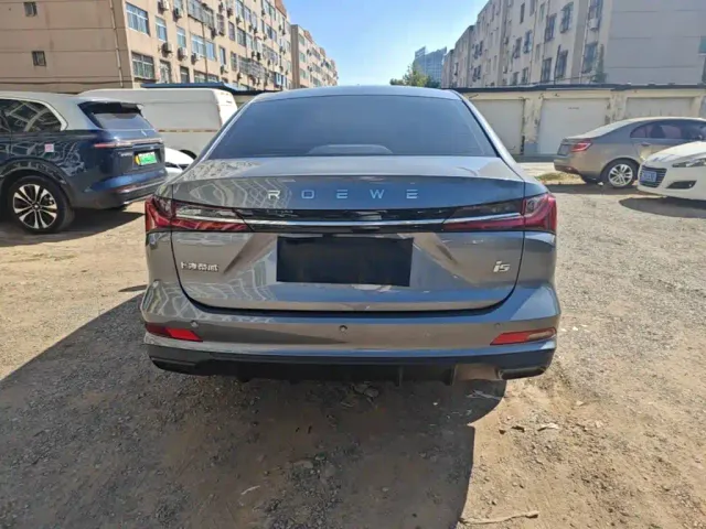 Roewe i5 — Фото автомобиля 5