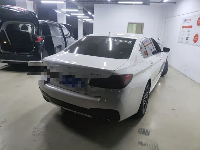BMW 5 Series — Фото автомобиля 3