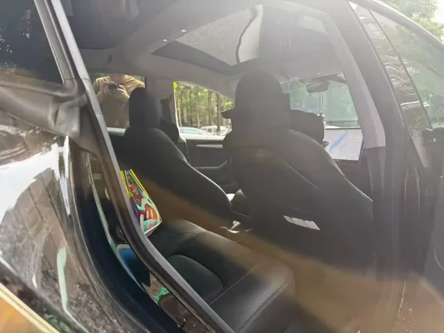 Tesla Model 3 — Фото автомобиля 3