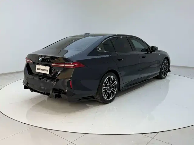 BMW BMW 5 Series 2024 525Li M Sport Package — Фото автомобиля 27