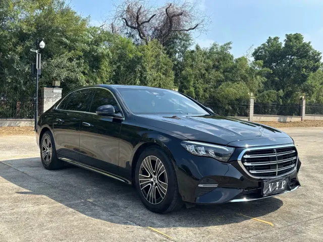 Mercedes-Benz E-Class — Фото автомобиля 3