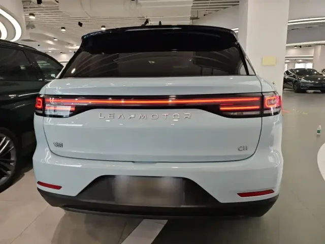 Leapmotor C11 — Фото автомобиля 5