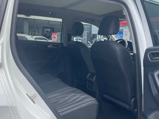 Volkswagen Tiguan L — Фото автомобиля 9