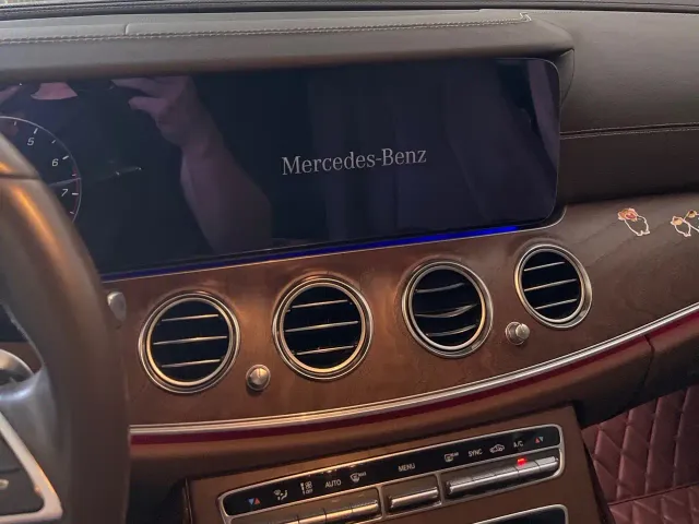 Mercedes-Benz E-Class — Фото автомобиля 9