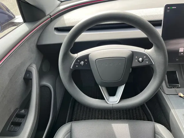 Tesla Model 3 — Фото автомобиля 10
