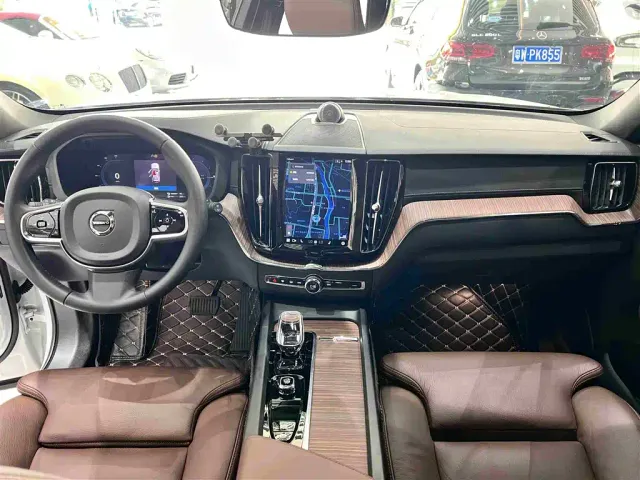 Volvo XC60 — Фото автомобиля 13