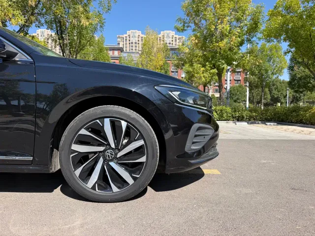 Volkswagen Passat — Фото автомобиля 4