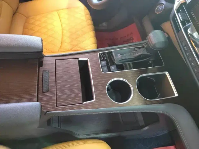 Toyota Sienna — Фото автомобиля 9