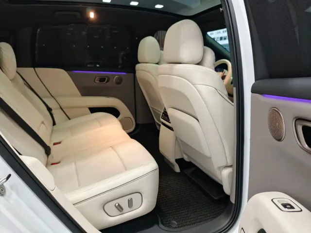 Li Auto i6 — Фото автомобиля 21
