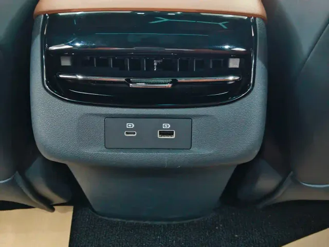 Dongfeng eπ 007 — Фото автомобиля 10