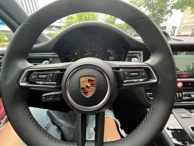 Porsche Macan — Фото автомобиля 9
