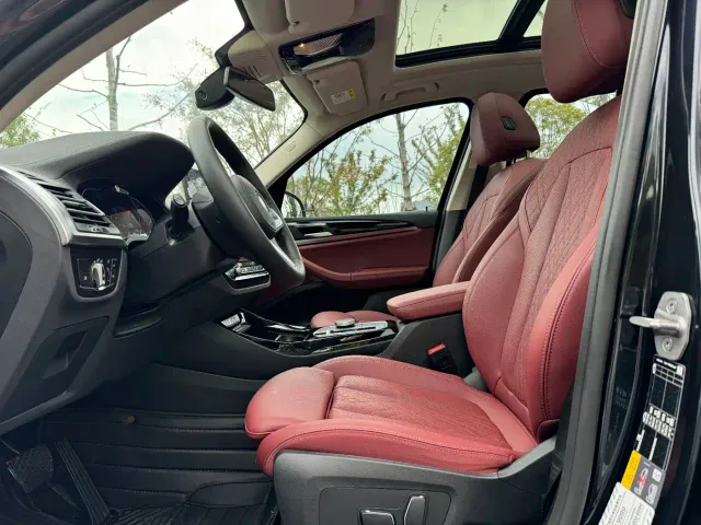 BMW iX3 — Фото автомобиля 12