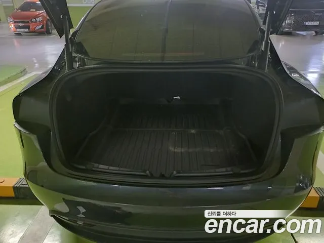 Tesla Model 3 — Фото автомобиля 4