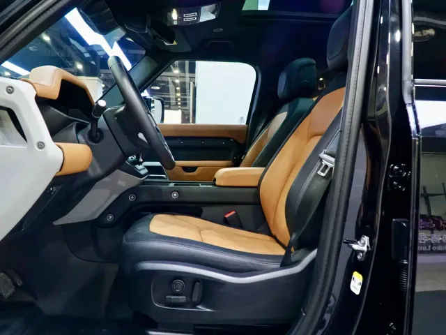 Land Rover Defender — Фото автомобиля 12