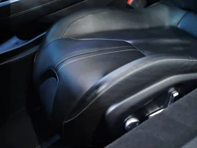 Lotus Emira — Фото автомобиля 19