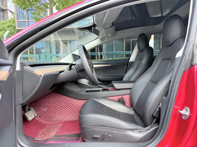 Tesla Model 3 — Фото автомобиля 9