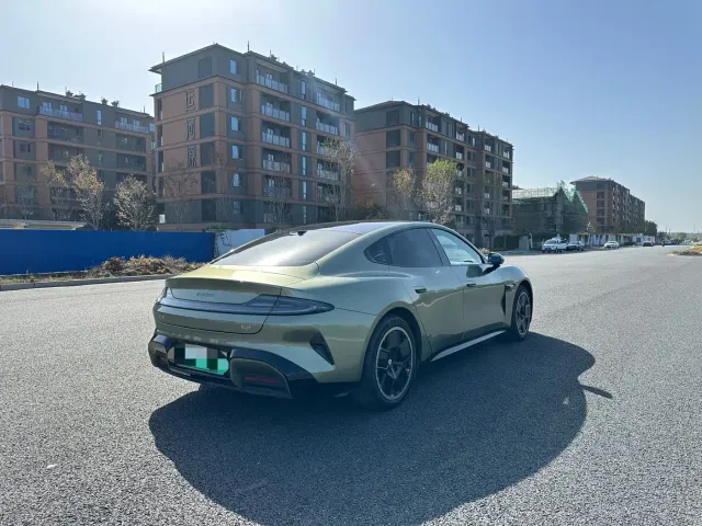 Xiaomi SU7 — Фото автомобиля 30