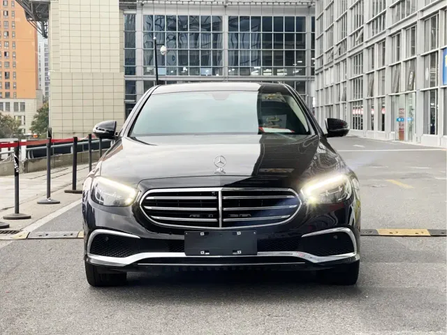Mercedes-Benz E-Class — Фото автомобиля 2