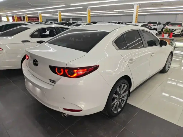 Mazda Axela — Фото автомобиля 6