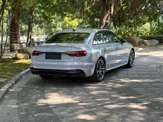 Audi S4 — Фото автомобиля 16