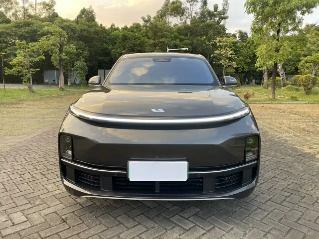 Li Auto L8 — Фото автомобиля 2