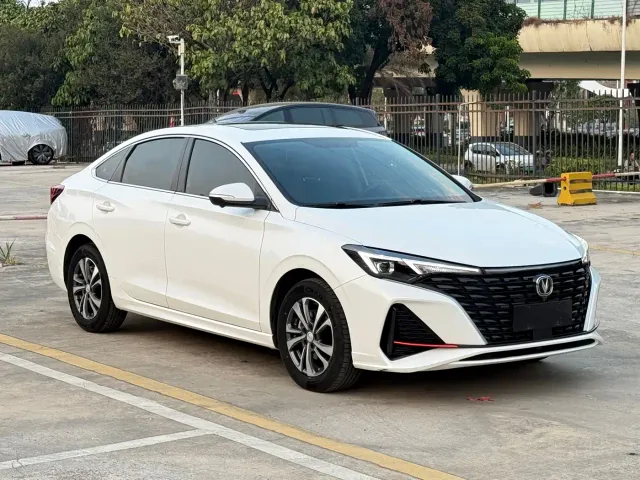 Changan Eado — Фото автомобиля 3