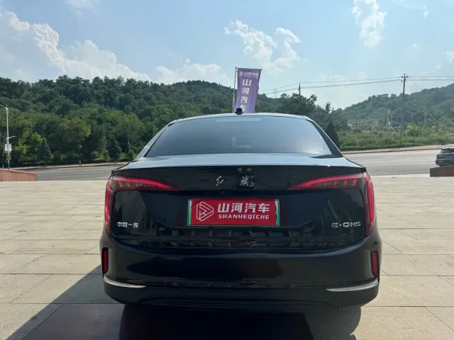 Hongqi E-QM5 — Фото автомобиля 7
