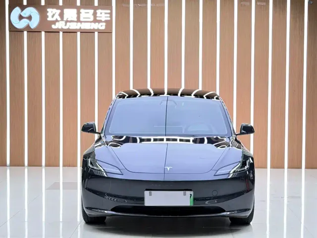 Tesla Model 3 — Фото автомобиля 2
