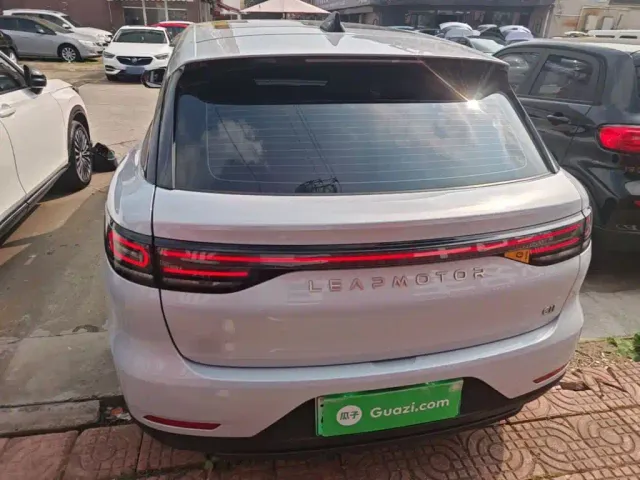 Leapmotor C11 — Фото автомобиля 5